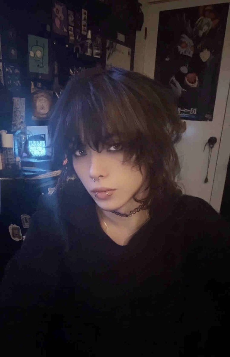 aunxyy's tweet photo. emo chopped alone and no likes https://t.co/5vdWbBac4j