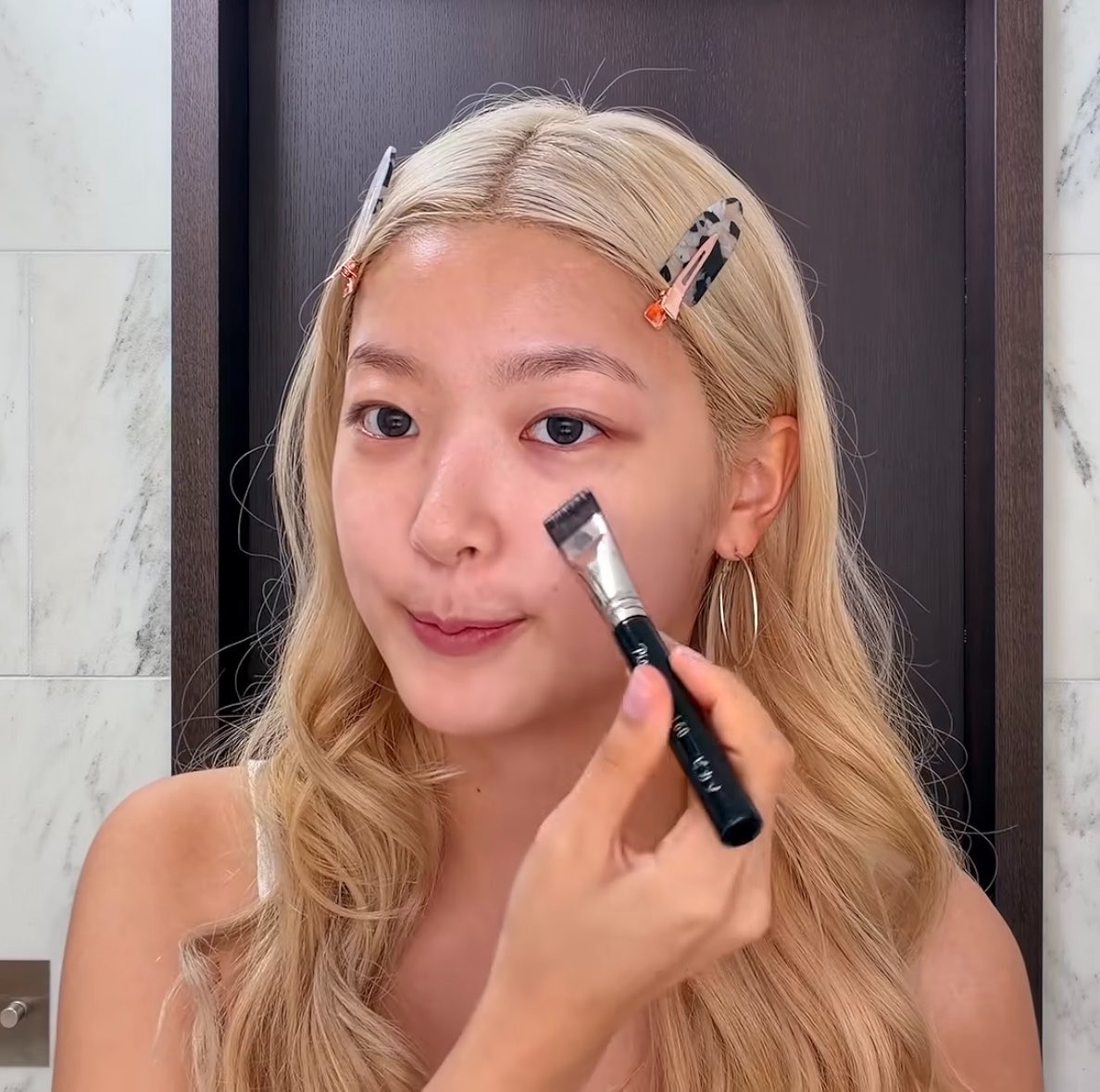 ultjoohwang's tweet photo. cute as hell                         what the hell https://t.co/i87FVXbTiH