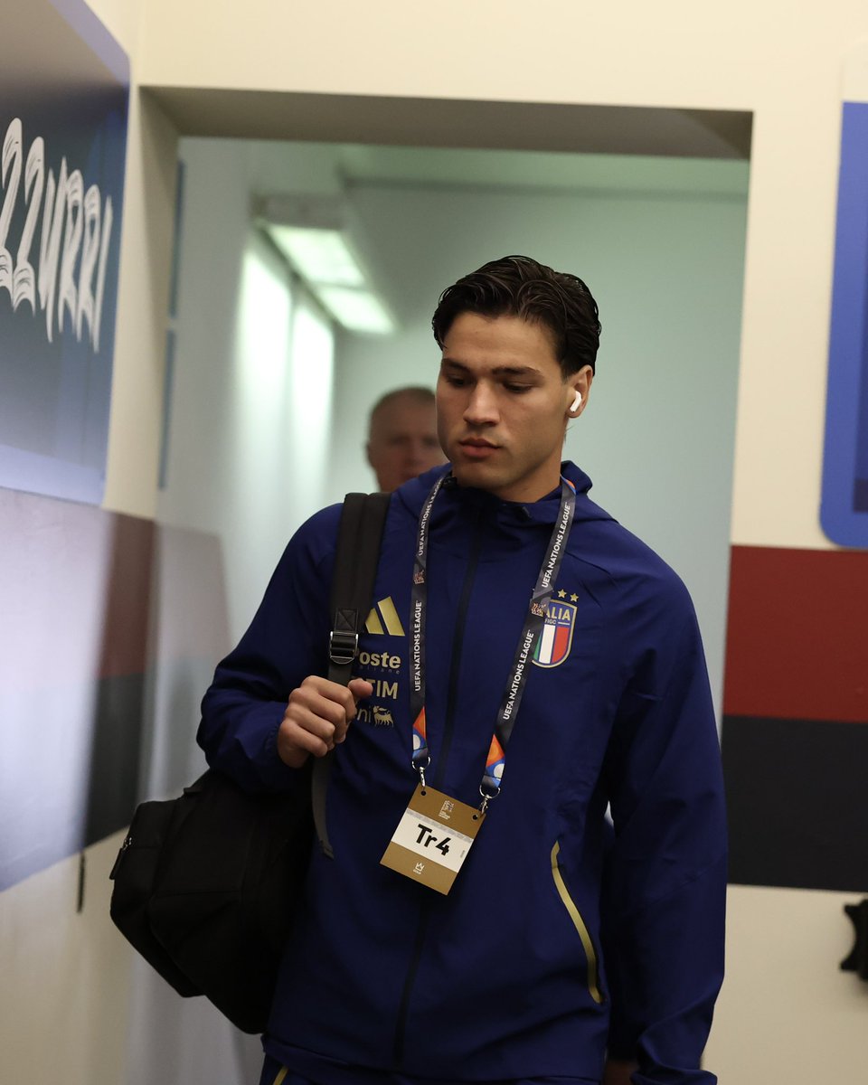 Azzurri's tweet photo. 🎧🧠🤫

#ItaliaTurchia #NationsLeague
#Nazionale #Azzurri #VivoAzzurro https://t.co/gGZHScLEC2