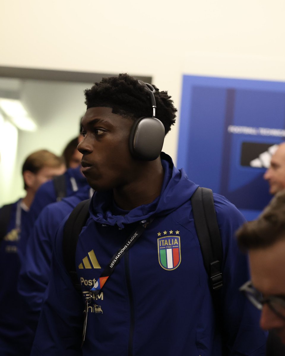 Azzurri's tweet photo. 🎧🧠🤫

#ItaliaTurchia #NationsLeague
#Nazionale #Azzurri #VivoAzzurro https://t.co/gGZHScLEC2