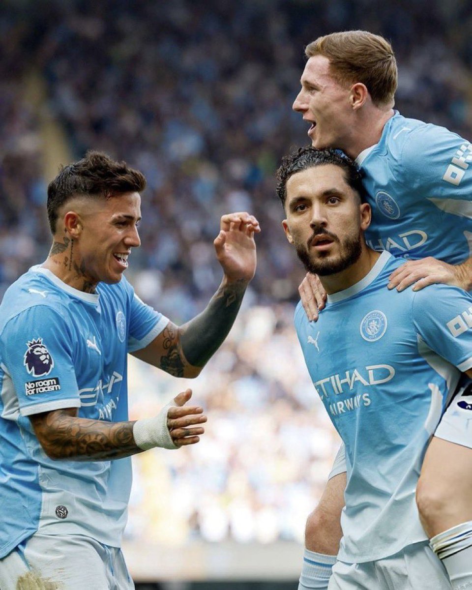 fodensss's tweet photo. Última semana sin verlos a ellos, los extraño. Y encima en Anfield, que ganas. https://t.co/SCE7cQFZ8C