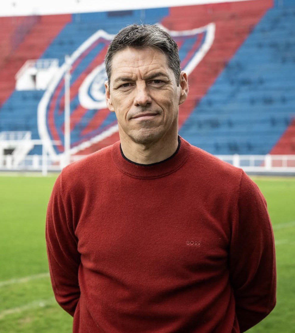 lea_alves's tweet photo. Guillermo Franco dejó de ser el manager de #SanLorenzo https://t.co/9XAgaiYk7t