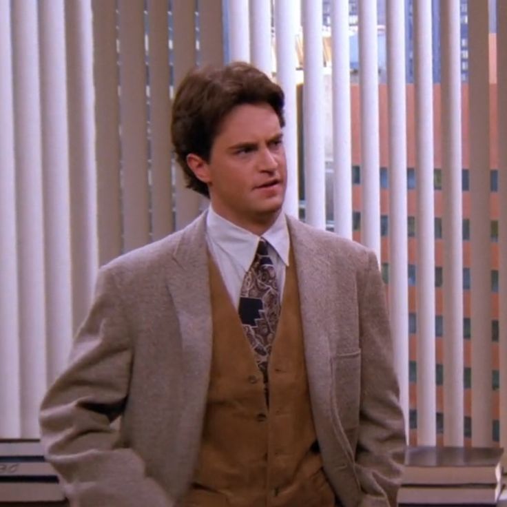 ChandlerBing_12's tweet photo. Chandler Bing in a suit https://t.co/wTj8WptERZ