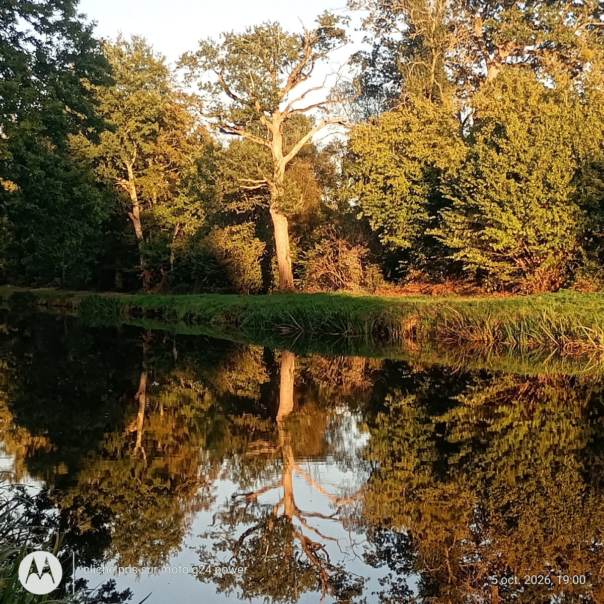ThiChaplain's tweet photo. Aujourd'hui c'était encore #balade en fin de journée sur notre #autoroute #fluviale #bretonne. https://t.co/YANkydHIfd