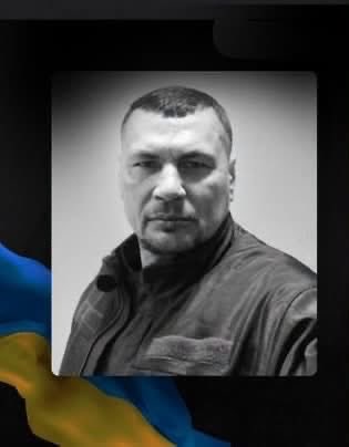 Kuklin_Oleg's tweet photo. З ГЛИБОКИМ СУМОМ ПОВІДОМЛЯЄМО, ЩО НА ВІЙНІ ЗАГИНУВ ВИПУСКНИК 1991 РОКУ СЕРГІЙ ГОРДИНЯ

🕯️ З глибоким сумом повідомляємо про загибель #Захисника України, #випускника нашого закладу освіти Гордині Сергія Анатолійовича.

🎓 У 1989 році Сергій Гординя вступив до Вищого професійного училища № 10 (нині — Черкаський державний фаховий бізнес-коледж). У 1991 році завершив навчання, здобувши професію токаря першого розряду.

🇺🇦 У лавах захисників України Сергій Гординя проходив службу на посаді інструктора — бойового медика 11-ї групи спеціального призначення розвідувальних безпілотних авіаційних комплексів окремого загону безпілотних систем спеціального призначення.

Воїн загинув під час виконання бойового завдання на Донеччині.

🙏 Колектив Черкаського державного фахового бізнес-коледжу висловлює щирі співчуття рідним і близьким Сергія.

🕯️ Світла пам’ять Захиснику України. Вічна шана Герою!🇺🇦