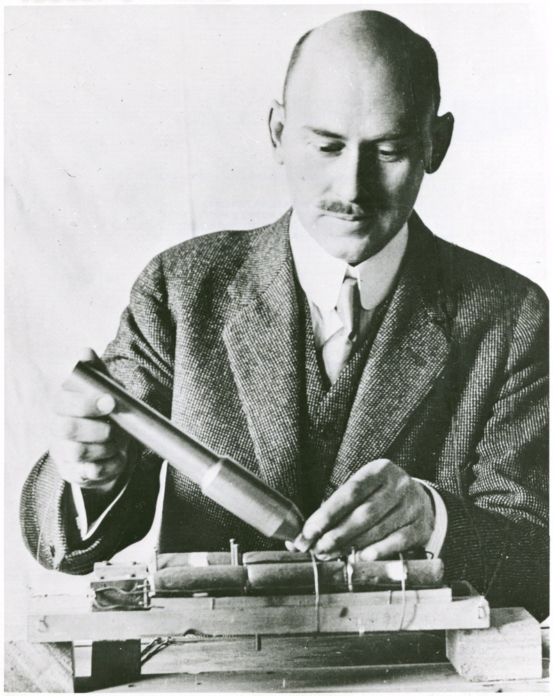 airandspace's tweet photo. The world’s first liquid-fuel rocket that achieved flight was created by Robert H. Goddard, an American rocket developer, who was born on #TDIH in 1882. His innovative work in the field of rocket technology was marked by numerous pioneering advancements. https://t.co/tS3v1xDo7f