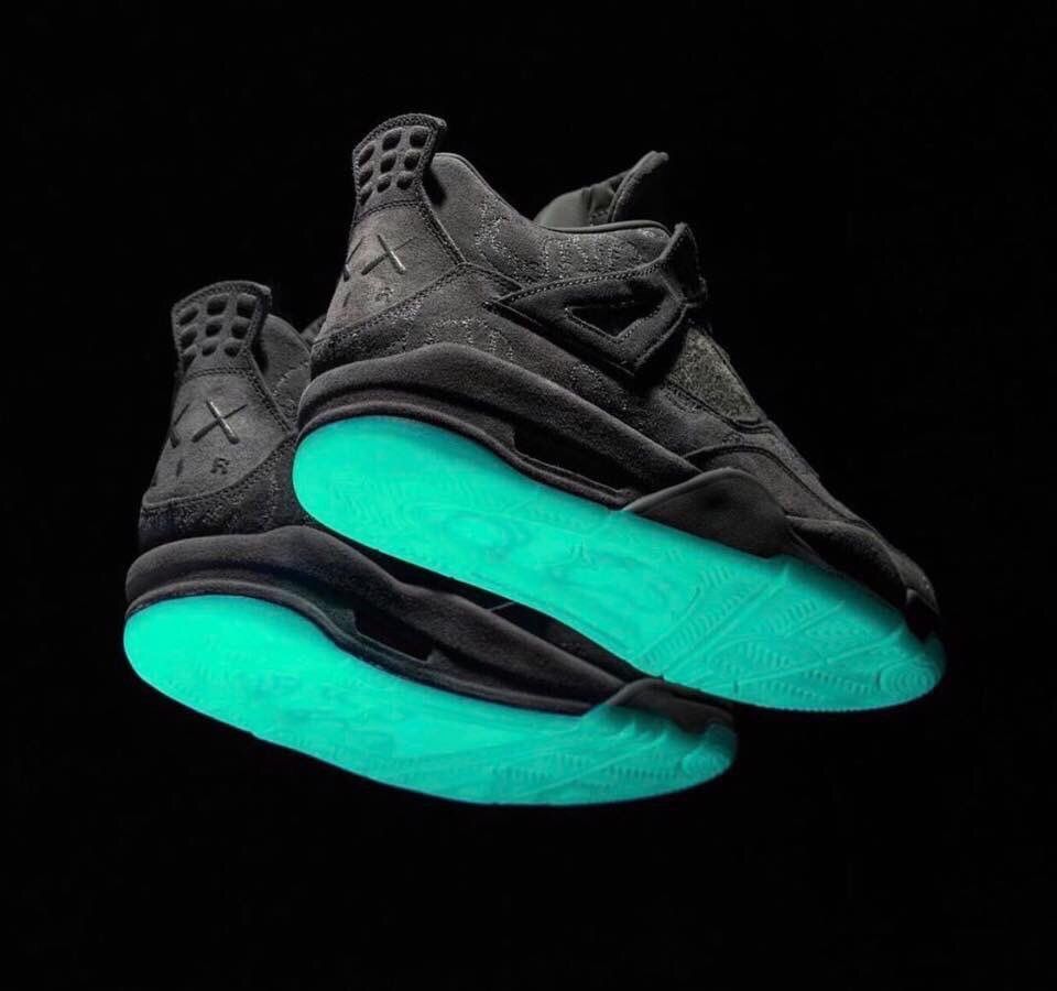 JustFreshKicks's tweet photo. KAWS x Air Jordan is back next year 😵🤯📈 https://t.co/Q7RkitxlME