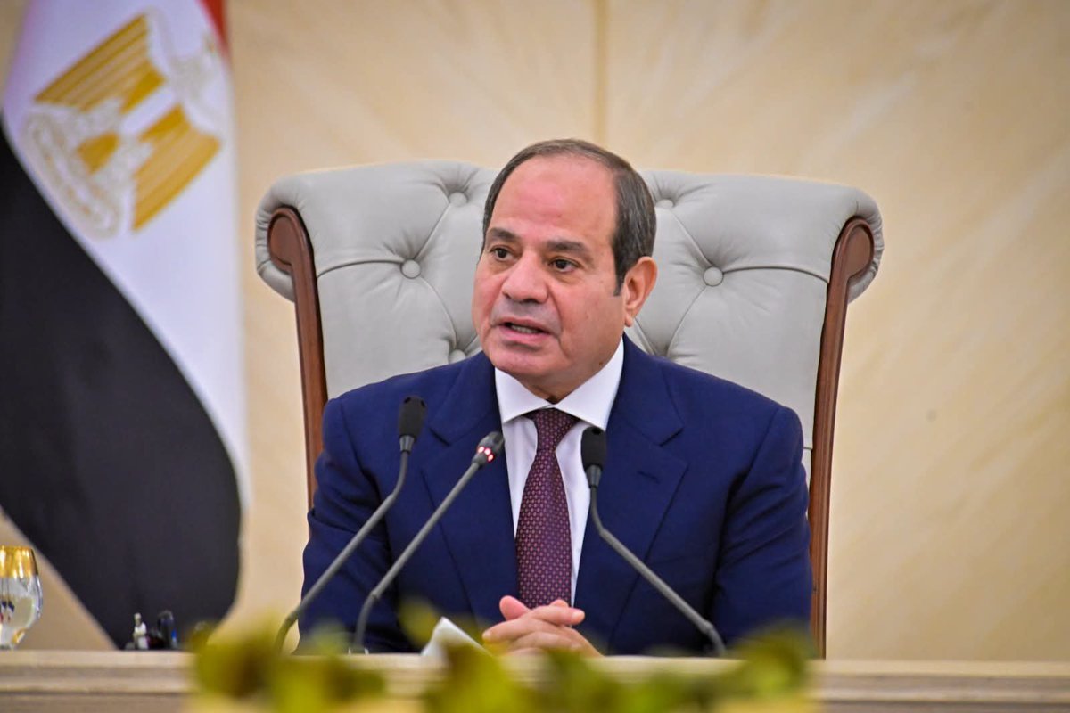 SISEGY's tweet photo. President Abdel Fattah El-Sisi, President of the Republic and the Supreme Commander of the Armed Forces, presided over a meeting of the Supreme Council of the Armed Forces at the Strategic Command Headquarters in the New Capital, for more details: https://t.co/p5nMF5eydj https://t.co/LRLcoeIfdk