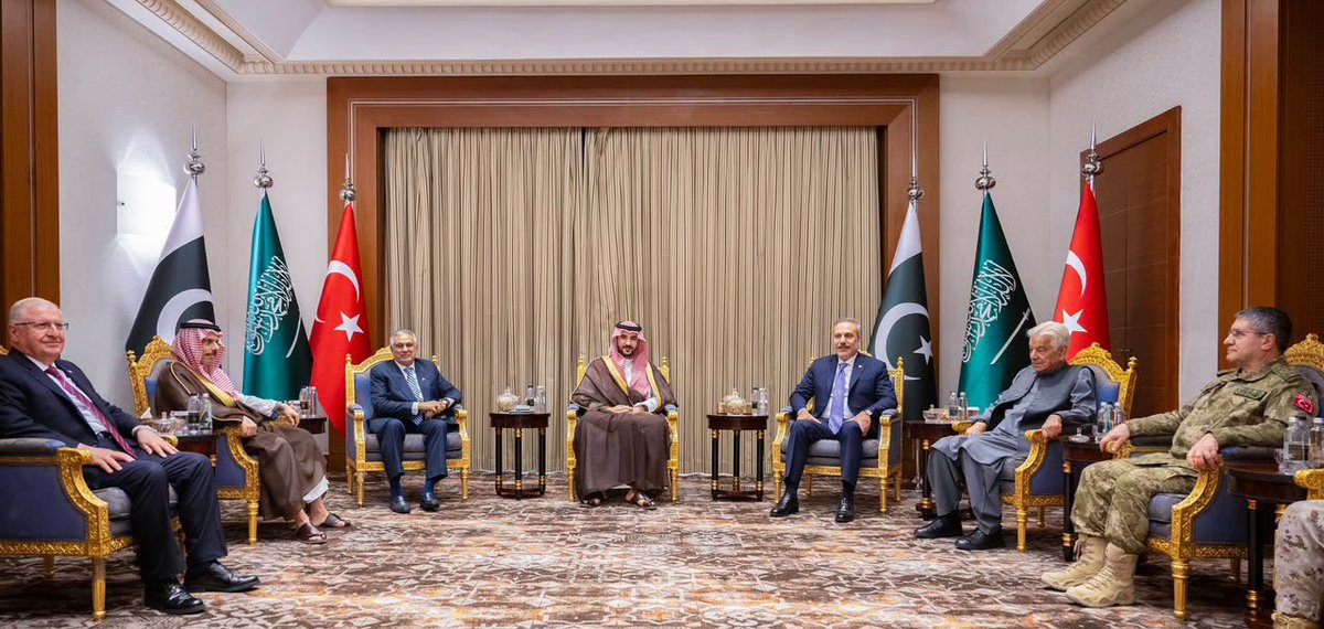 SaudiNews50's tweet photo. عاجل..

وزير الدفاع الأمير خالد بن سلمان:

دول حلف مكة تقف صفًا واحدًا، وتفعّل الردع الجماعي ضد الاعتداءات على المملكة والمشاعر المقدسة وكل من يقف خلفها.

- https://t.co/BwxtKVc60y