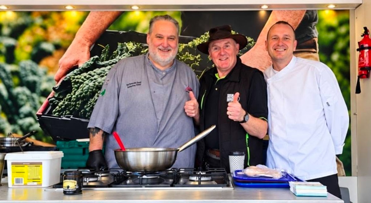 S_ERC's tweet photo. ANDBCs Taste Autumn Finale Weekend finished with a bit of heat when SERC chefs took to the stage at the Walled Garden in Bangor Castle during the Chilli Festival.  
Read more - https://t.co/hhZkHLsQzq
#BetteroffatSERC https://t.co/YuW3xCS4v7