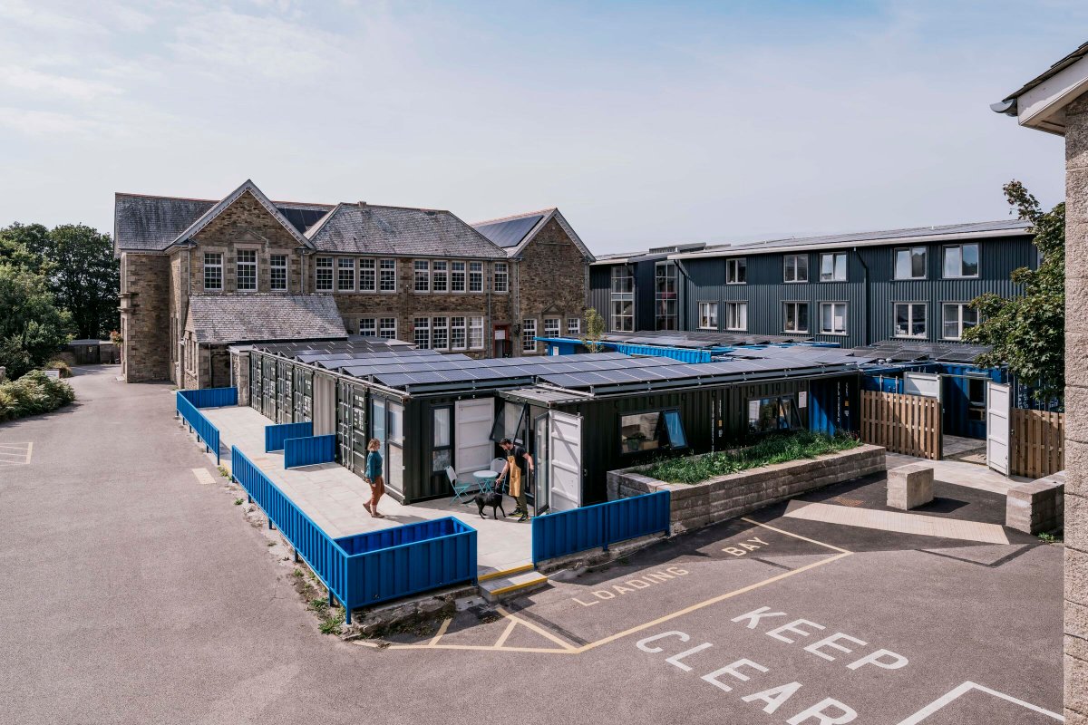 Archello's tweet photo. Artel31’s Container Art Studios in Cornwall repurpose shipping containers into adaptable spaces for ceramics, sculpture, woodworking and sound art.
https://t.co/ZRxCKUAF2p
#AdaptiveReuse #CircularArchitecture #ModularDesign https://t.co/8VUrsBRnK9