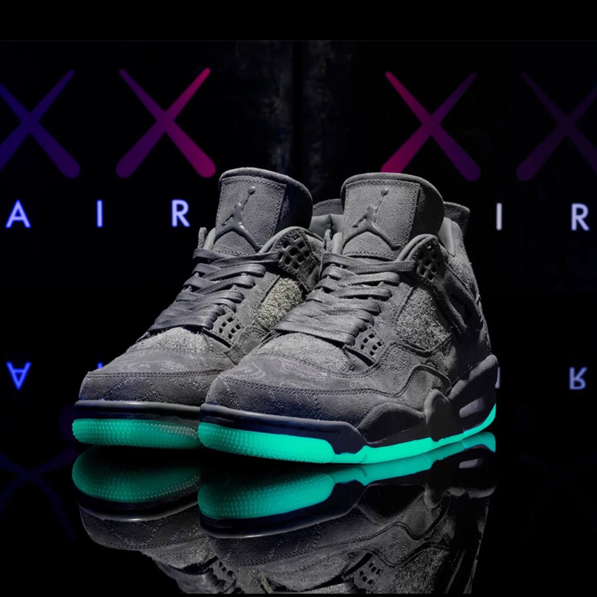 JumpmanDaily's tweet photo. The KAWS x Air Jordan 4 will hit shelves in summer 2027 with a retail price tag of $500 #JordanBrand #KAWS #AirJordan4 #AJ4 https://t.co/VWpVxFbtAE