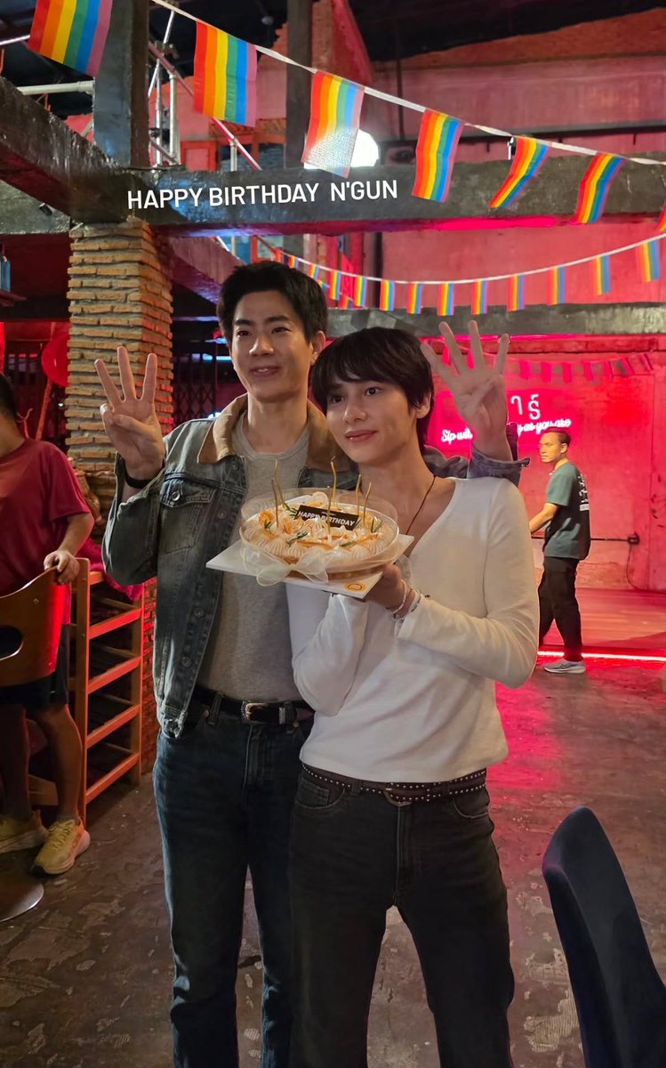 Aompat_ogb's tweet photo. ห๊าาาาอันนี้แฮปในกองกับป่าปี๊หรออ😳🫠

#ออฟกัน #OffGun https://t.co/NV3vQa08GL
