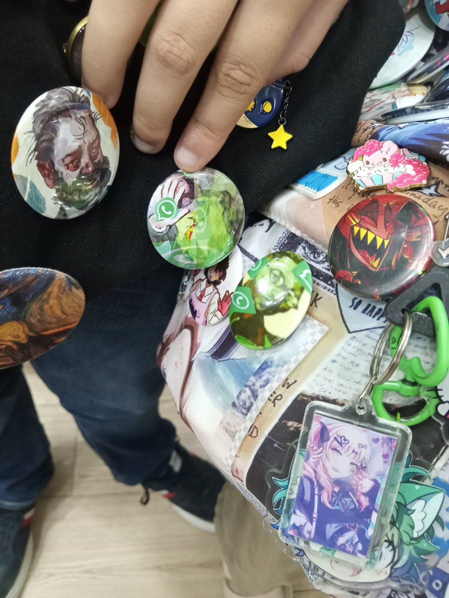 HamimoSky's tweet photo. Good night everyone, except for those who have paired WhatsApp harrykim pins. 

#discoelysium #harrykim https://t.co/WYCYGrasnv