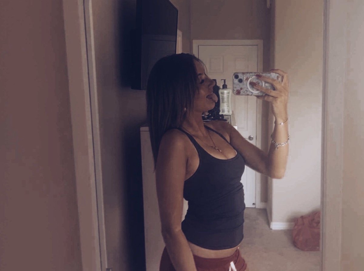smallwhiteboi08's tweet photo. Is it weird to share your irls on here lmk what u think dm me to chat about my irls and share socials!!’””” https://t.co/94vrza2Ose