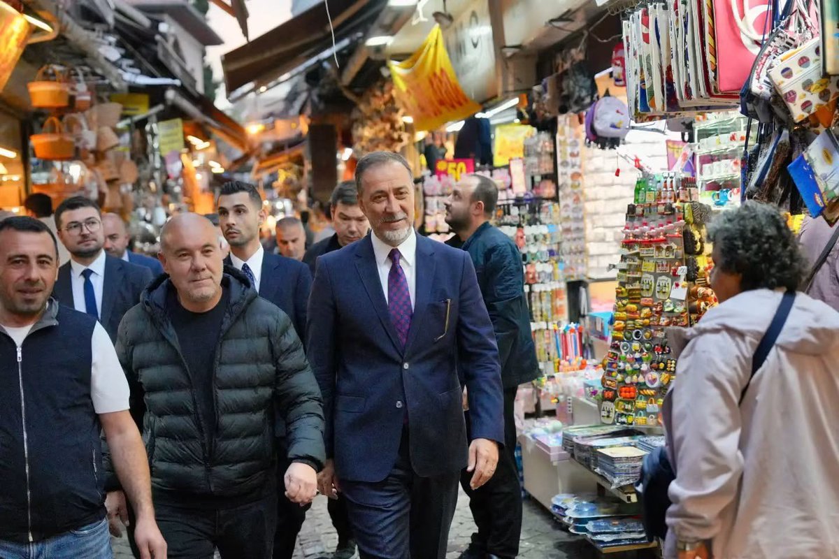 halilburakarkaz's tweet photo. İstanbul’un her sokağında, her mahallesinde vatandaşlarımızla buluşmaya, esnafımızın kapısını çalmaya, hemşehrilerimizin dertlerini dinlemeye devam ediyoruz.

İl Başkanımızın öncülüğünde, Liderimize verdiğimiz sözü tutmak için azim ve kararlılıkla sahadayız.

#MHPİstanbul @BBvolkanyilmaz @_MHPistanbul_