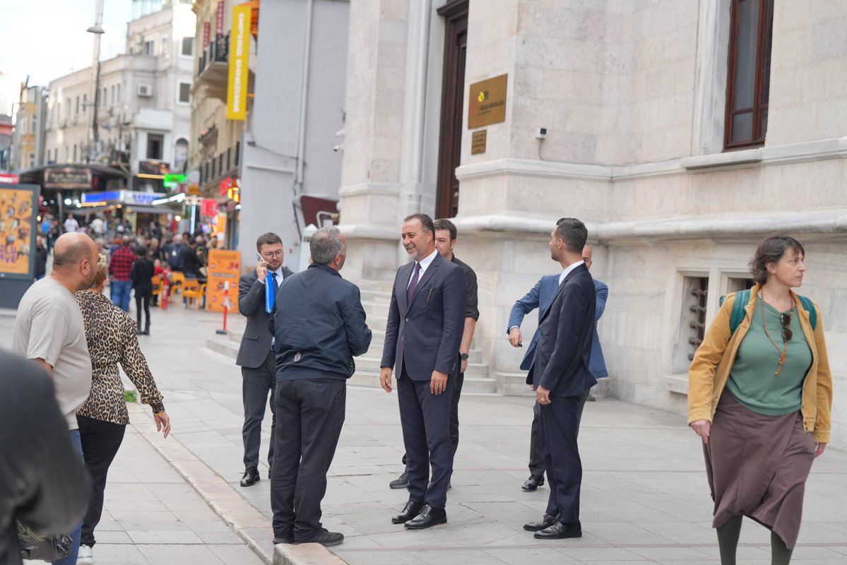 halilburakarkaz's tweet photo. İstanbul’un her sokağında, her mahallesinde vatandaşlarımızla buluşmaya, esnafımızın kapısını çalmaya, hemşehrilerimizin dertlerini dinlemeye devam ediyoruz.

İl Başkanımızın öncülüğünde, Liderimize verdiğimiz sözü tutmak için azim ve kararlılıkla sahadayız.

#MHPİstanbul @BBvolkanyilmaz @_MHPistanbul_