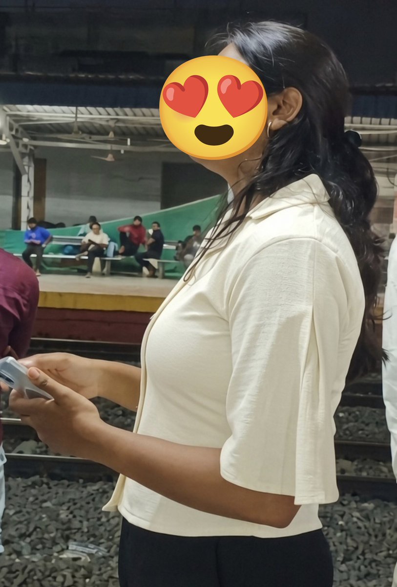 boultboy30's tweet photo. Sema figure uh 😍🤤 alaga talkative ah irundha  

#molai ya paathute irukalam 😍🫠 

#boobs #hotgirl #tempting #bigboobs https://t.co/TO7fjRv9iy