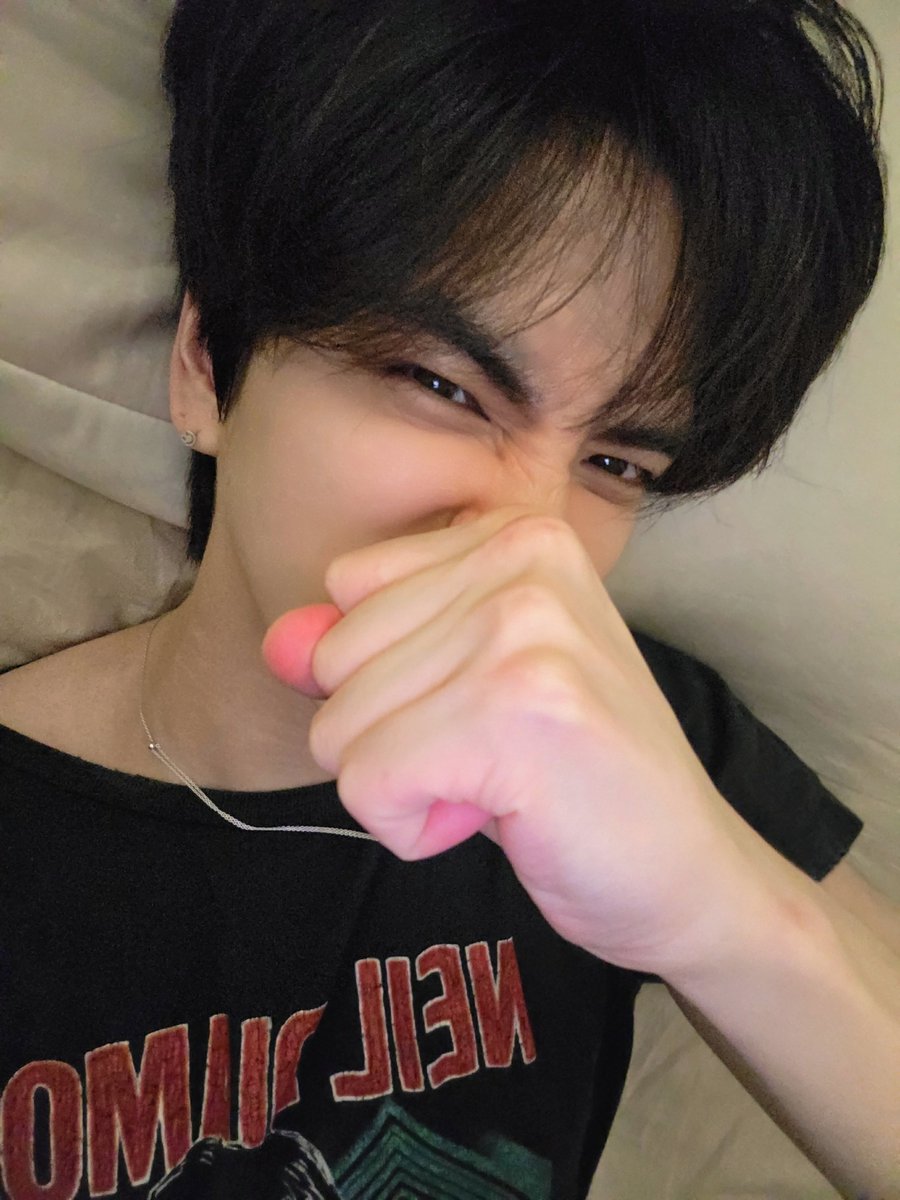 deobimom's tweet photo. #YOUNGHOON #영훈 sent these photos https://t.co/WL6WMCjel9