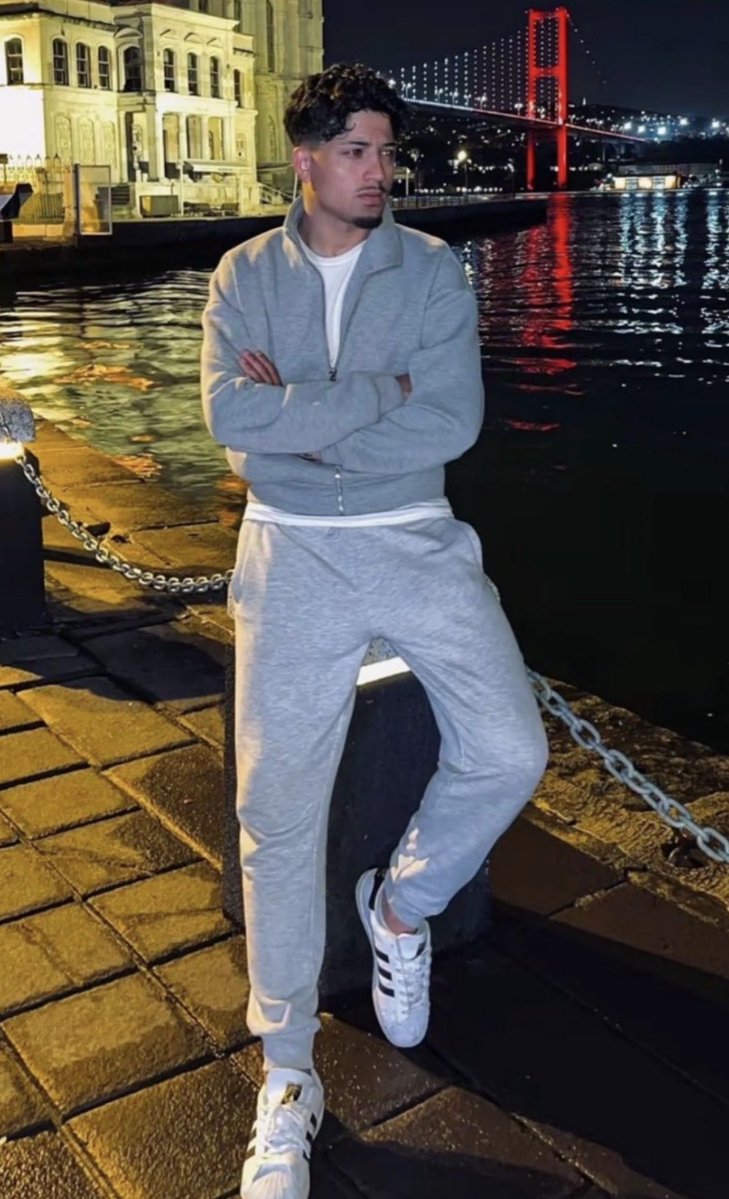 tylerdurdenn20's tweet photo. 18 yaşındaki kızı bogazından kesilerek öldüren katilin videolarına gelen yorumlar https://t.co/aTldozPD7c