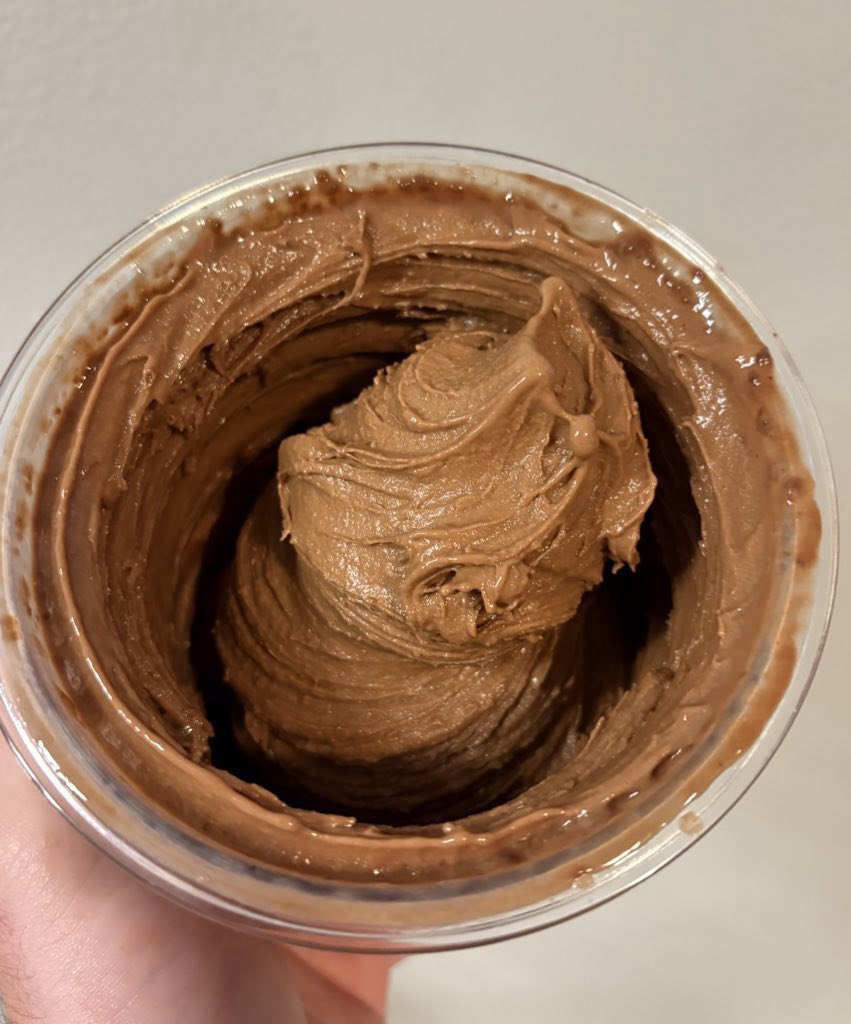 DeanTTraining's tweet photo. Easy 200+ grams of Protein per day Meal Plan:

Meal 1

- 4 Eggs (286 calories)
- 2 Pieces of Honey Wheat Bread (140 calories)
- 1 Apple (95 calories)
- 2 Light & Fit Blueberry Yogurt (160 calories)

Meal 2

- 6 oz Grilled Chicken Breast (252 calories)
- 1 Cup White Rice (205 calories)
- 1.5 Cups Broccoli (82 calories)

Meal 3

- 6 oz 93% Lean Beef (355 calories)
- 300g Potatoes (279 calories)
- 1.5 Cups Fairlife Chocolate Milk (210 calories)
- 1 Scoop Chocolate Peanut Butter Cup Egg White Protein (120 calories)
- Xanthan Gum (5 calories)

Totals:
2,189 Calories
211g Protein
226g Carbs
51g Fat

If the average guy followed this meal plan daily while resistance training 3-4x a week and walking 10,000+ steps per day…weight would be FLYING off of him
