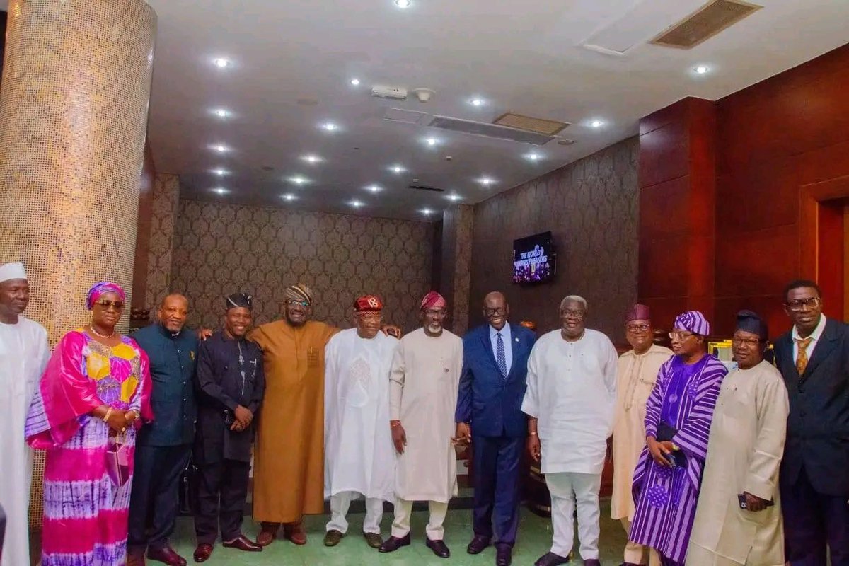 _Triplet3_'s tweet photo. *Kwara 2027: Momentum builds for ruling party as Offa Elites, Stakeholders throw weight behind Kwara APC Deputy Guber Candidate Adato, Danladi joint ticket* https://t.co/ItG765ciUQ