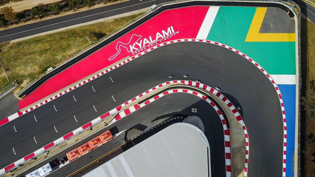 Nachez98's tweet photo. 🚨 ÚLTIMA HORA | La F1 podría anunciar MUY PRONTO su REGRESO A ÁFRICA

👀 David Coulthard: "Estoy escuchando rumores de que pronto tendremos un anuncio sobre África. Así que vamos a ir a África"

ℹ️ La Fórmula 1 no disputa un Gran Premio en el continente desde Sudáfrica 1993

🇿🇦 El actual candidato más probable es Sudáfrica, aunque Ruanda también ha estado en la pelea su candidatura ha ido decayendo

🎙️ Up To Speed