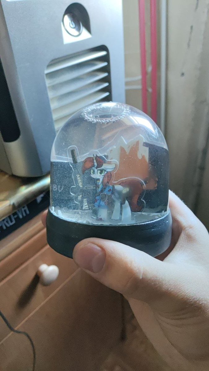 Infinity_Stool's tweet photo. Also did a snow globe with Little Pip in Arbu.

Little Pip and bg by amazing @AutumnBlazeSimp https://t.co/awR8rNhuxN
