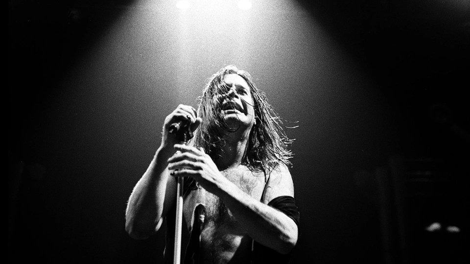 Revolvermag tweet picture