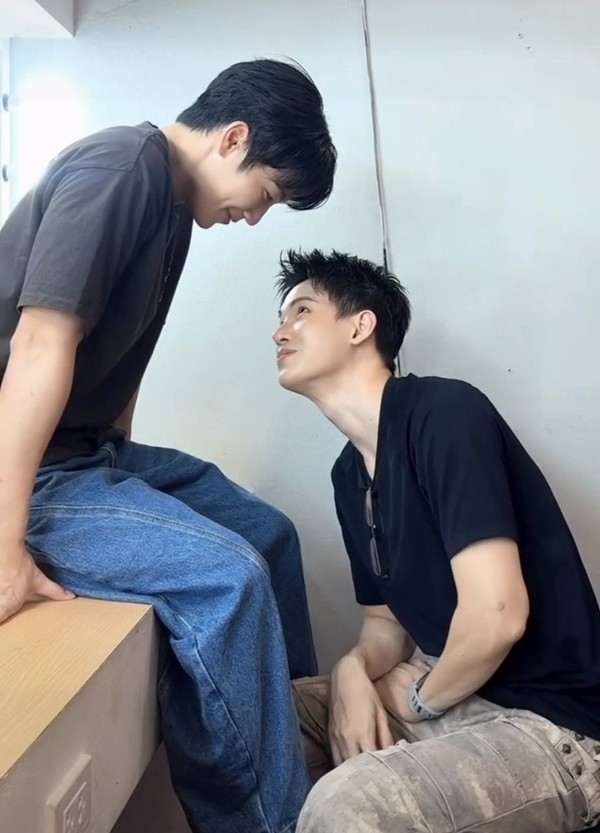 sai_xways_'s tweet photo. แค่ตำแหน่งการนั่งหนูก็ฟินไม่ไหวแล้วพี่😭😭

#หยิ่นวอร์ #warwanarat #yinyin_anw https://t.co/rxJEVfK59n
