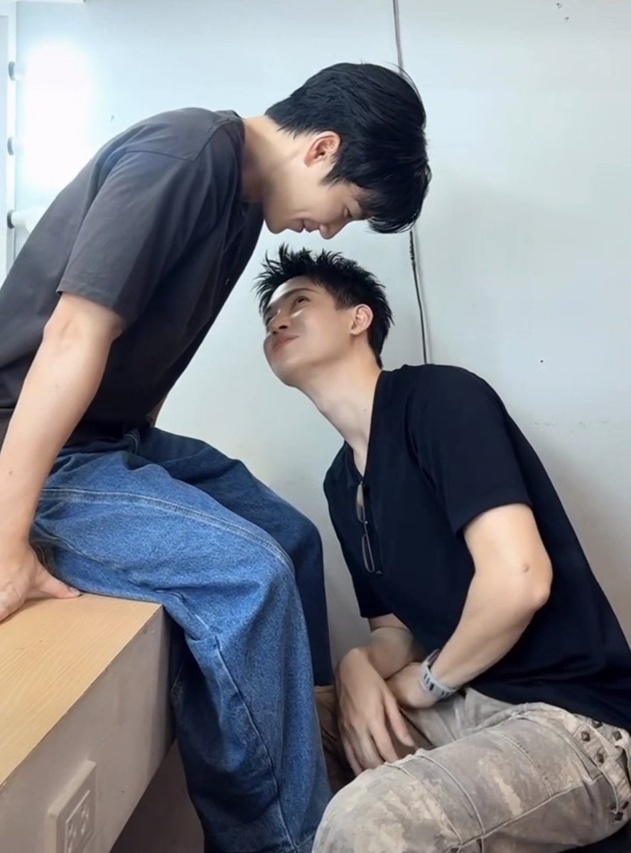 sai_xways_'s tweet photo. แค่ตำแหน่งการนั่งหนูก็ฟินไม่ไหวแล้วพี่😭😭

#หยิ่นวอร์ #warwanarat #yinyin_anw https://t.co/rxJEVfK59n