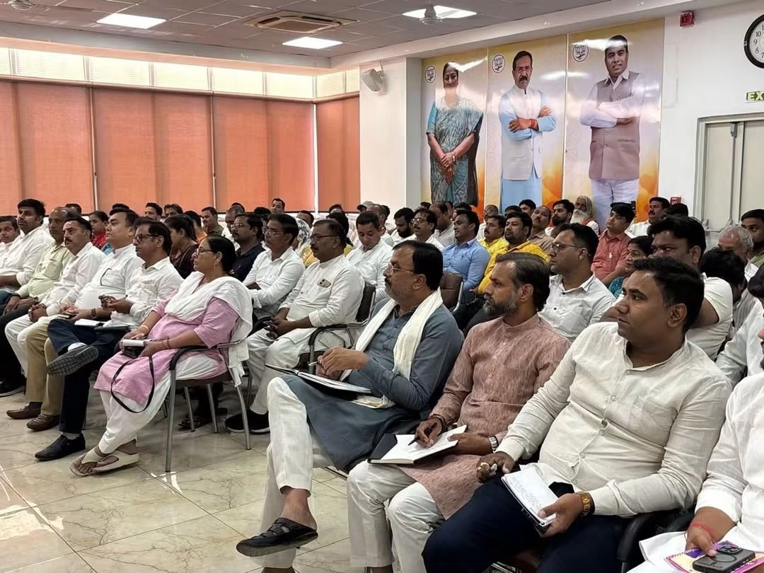 BjpOuter's tweet photo. आज बाहरी दिल्ली जिला में आयोजित संगठनात्मक बैठक सफलतापूर्वक संपन्न हुई। https://t.co/YAMb7N0zB9