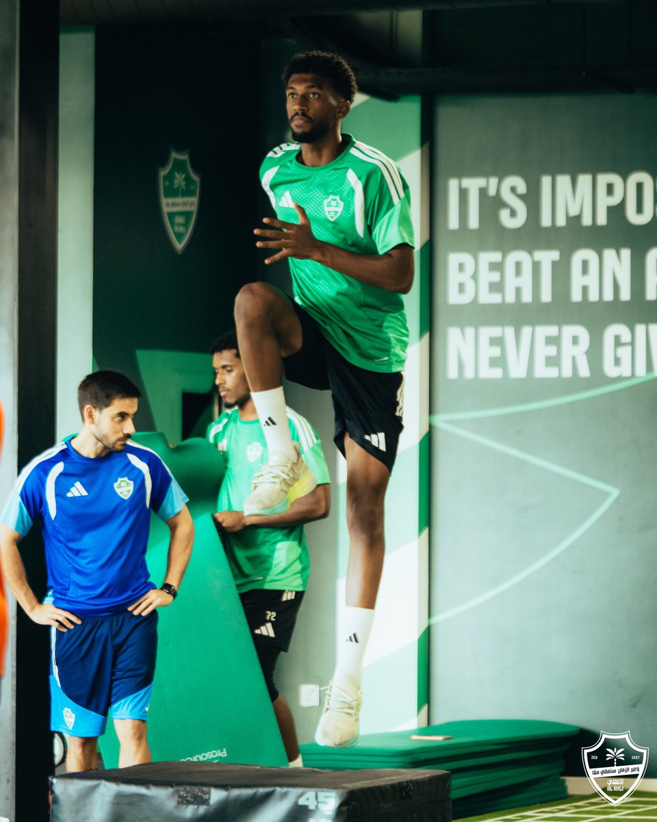 ALAHLI_FC's tweet photo. تمريـن مسـاء اليـوم 💚📸

#الأهلي https://t.co/vNS3hA1dxR