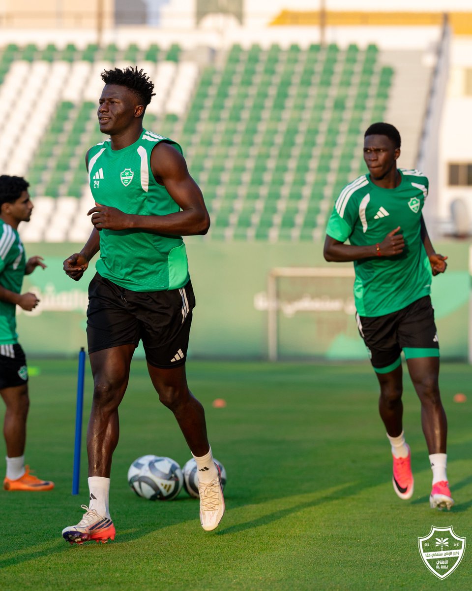 ALAHLI_FC's tweet photo. تمريـن مسـاء اليـوم 💚📸

#الأهلي https://t.co/vNS3hA1dxR