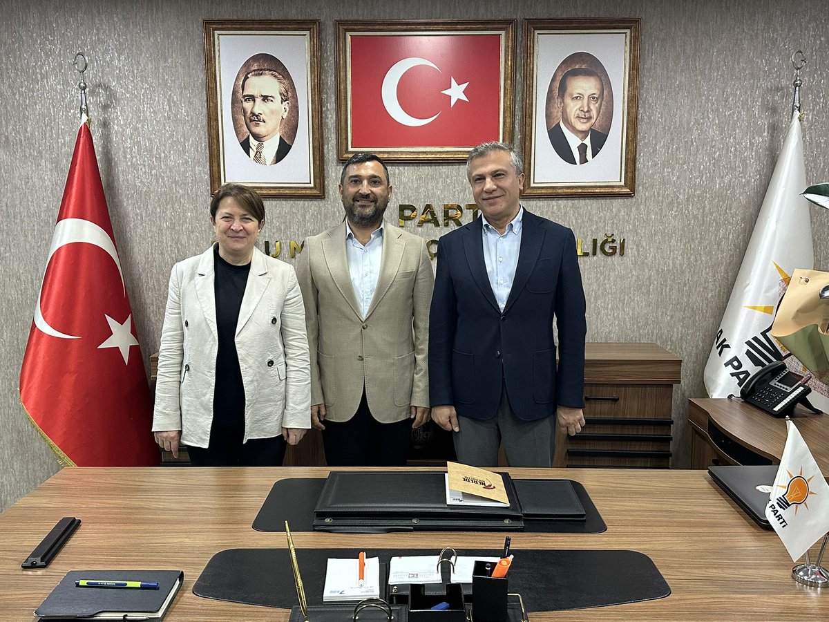 akpartibolu14's tweet photo. 📌 İl Başkanımız Sayın Suat Güner ve teşkilat mensuplarımız, Merkez İlçe Başkanlığı görevine atanan Sayın İsmail Duru’ya hayırlı olsun ziyaretinde bulundular.

📌 Değerli Başkanımıza ve yönetim kuruluna yeni görevlerinde üstün başarılar dileriz.

#akpartibolu #bolu https://t.co/iMwQISEQNG