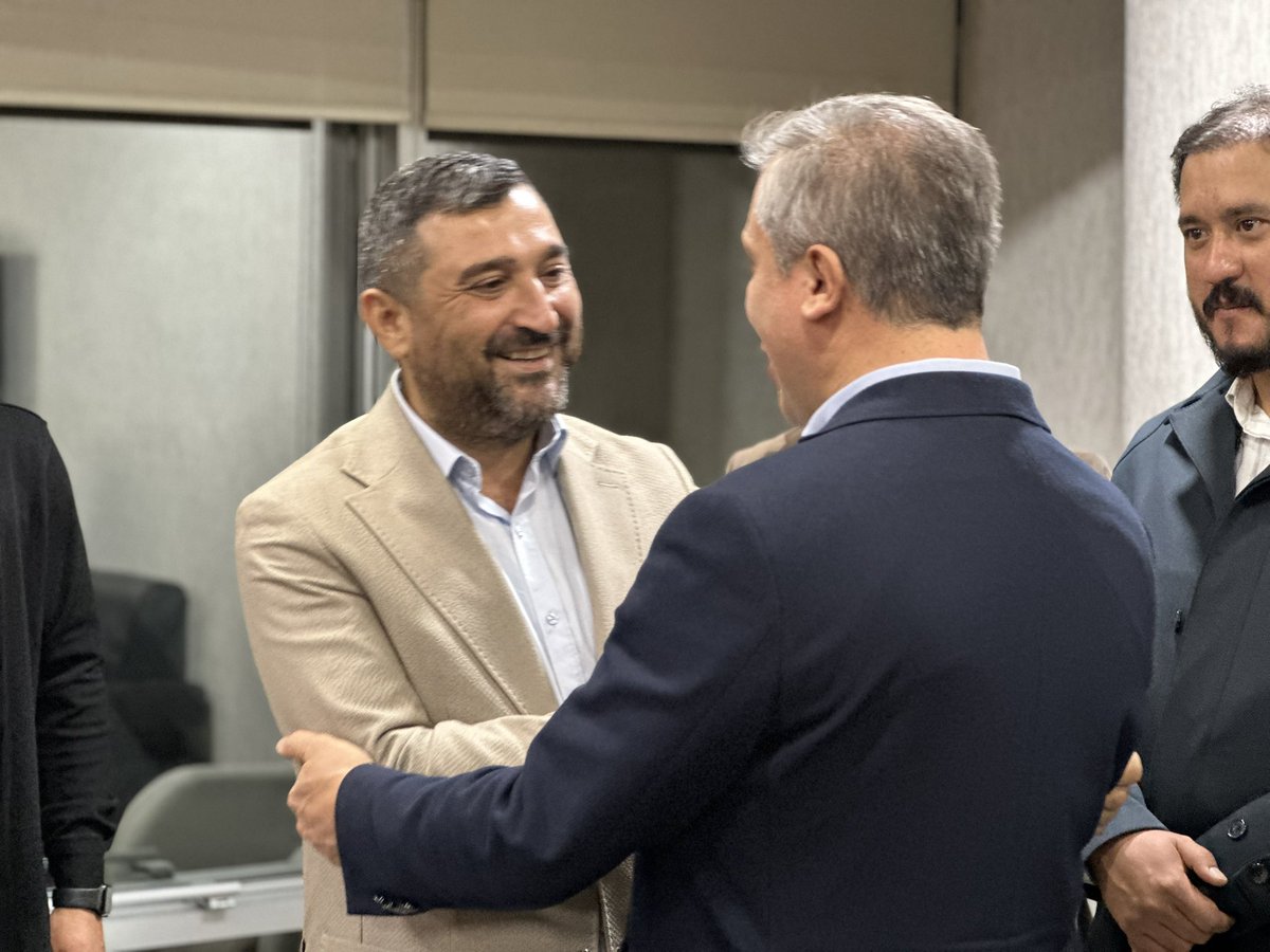 akpartibolu14's tweet photo. 📌 İl Başkanımız Sayın Suat Güner ve teşkilat mensuplarımız, Merkez İlçe Başkanlığı görevine atanan Sayın İsmail Duru’ya hayırlı olsun ziyaretinde bulundular.

📌 Değerli Başkanımıza ve yönetim kuruluna yeni görevlerinde üstün başarılar dileriz.

#akpartibolu #bolu https://t.co/iMwQISEQNG