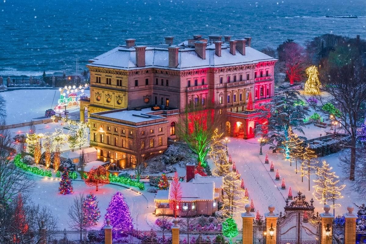 WBSM1420's tweet photo. Newport Mansion Christmas Guide
See what’s planned for the Newport Mansions’ festive holiday season, from sparkling lights to special events. 
https://t.co/p20SURRUVS https://t.co/6fWsi9KDAD