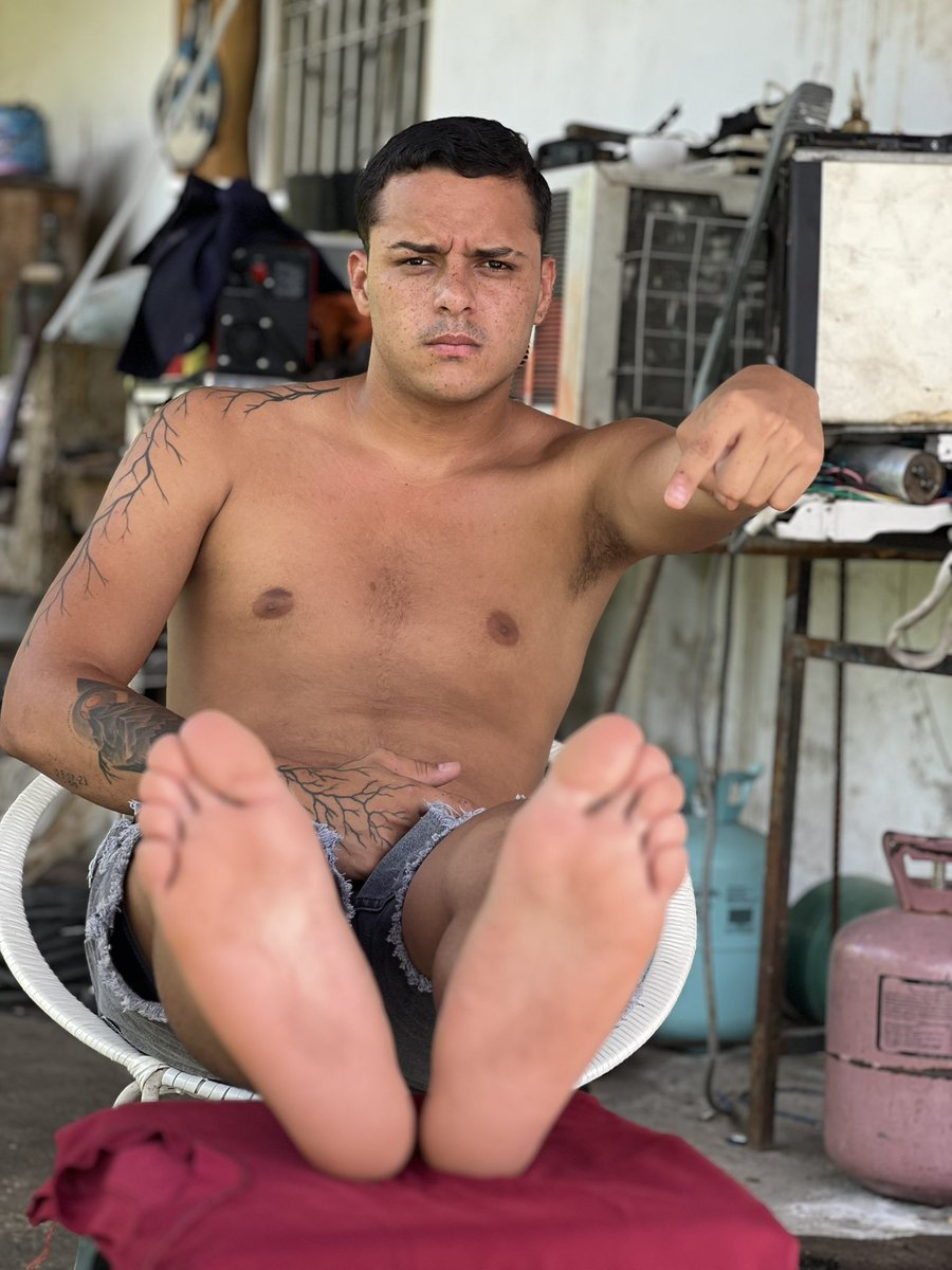 TorreyesGabriel's tweet photo. I’m here to take what belongs to me as your Venezuelan king💸👣

#feetworshi̇p #feetdomination #findom

@MASTER_UPDATES @rt_feet @GemnasRosales @HellGodsPro @slave_here @diamond__here @morrochacal @Ladsrack @topalphamales
@David061269 @caryoleida2301 https://t.co/2GXySh9N1X