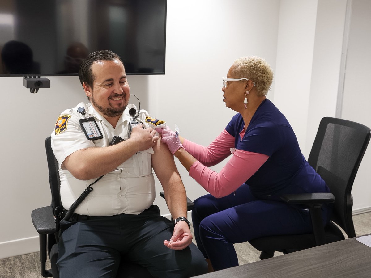 UTHealthHouston's tweet photo. Flu season is here, UTHealth Houston! 💉
Flu vaccine clinics are happening across the university this fall for students and employees. Find a date and location that works for you:
Students: https://t.co/jyB4VLOacE
Employees: https://t.co/eS61OHofDJ https://t.co/o8JwmkbzZC