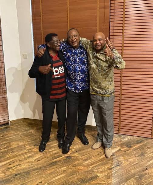 rasugualan's tweet photo. @makaumutua Hio ni senge umeshikilia? https://t.co/8lePsoibw3