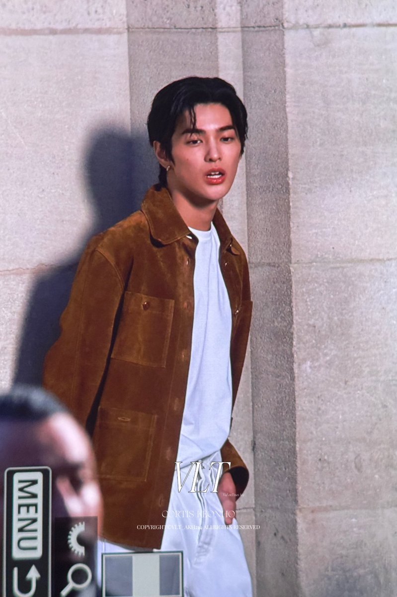 wonykh's tweet photo. @TheePopCore KEONHO looks effortlessly expensive in CHANEL
 
KEONHO AT CHANEL PFW
 
#KEONHOxCHANELSS27
#CHANELSpringSummer
#KEONHO @CHANEL @cortis_bighit https://t.co/f17GYWKkoh