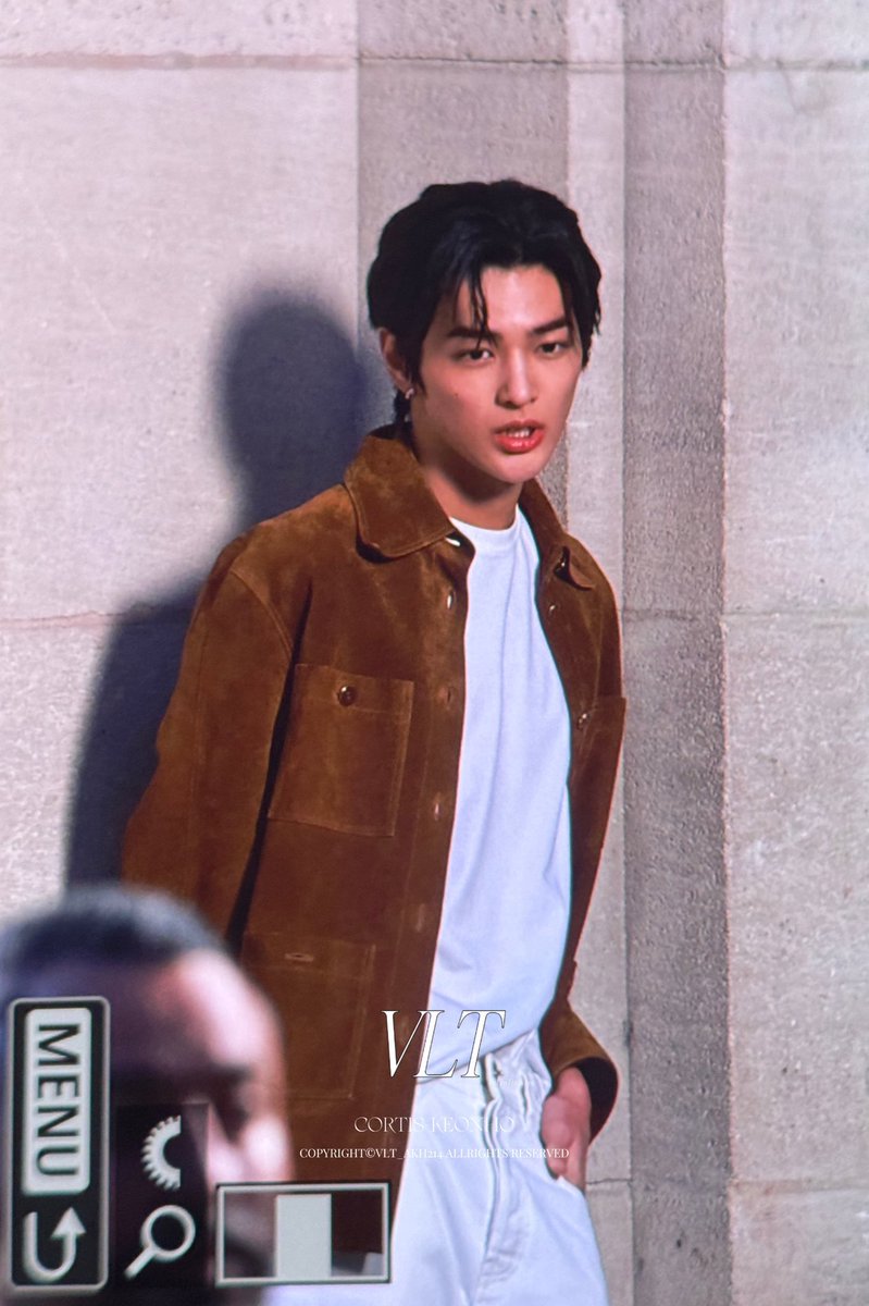 wonykh's tweet photo. KEONHO brings an elevated mood to CHANEL fashion

KEONHO AT CHANEL PFW

#KEONHOxCHANELSS27
#CHANELSpringSummer 
#KEONHO @CHANEL @cortis_bighit https://t.co/kQG7EBJKPi
