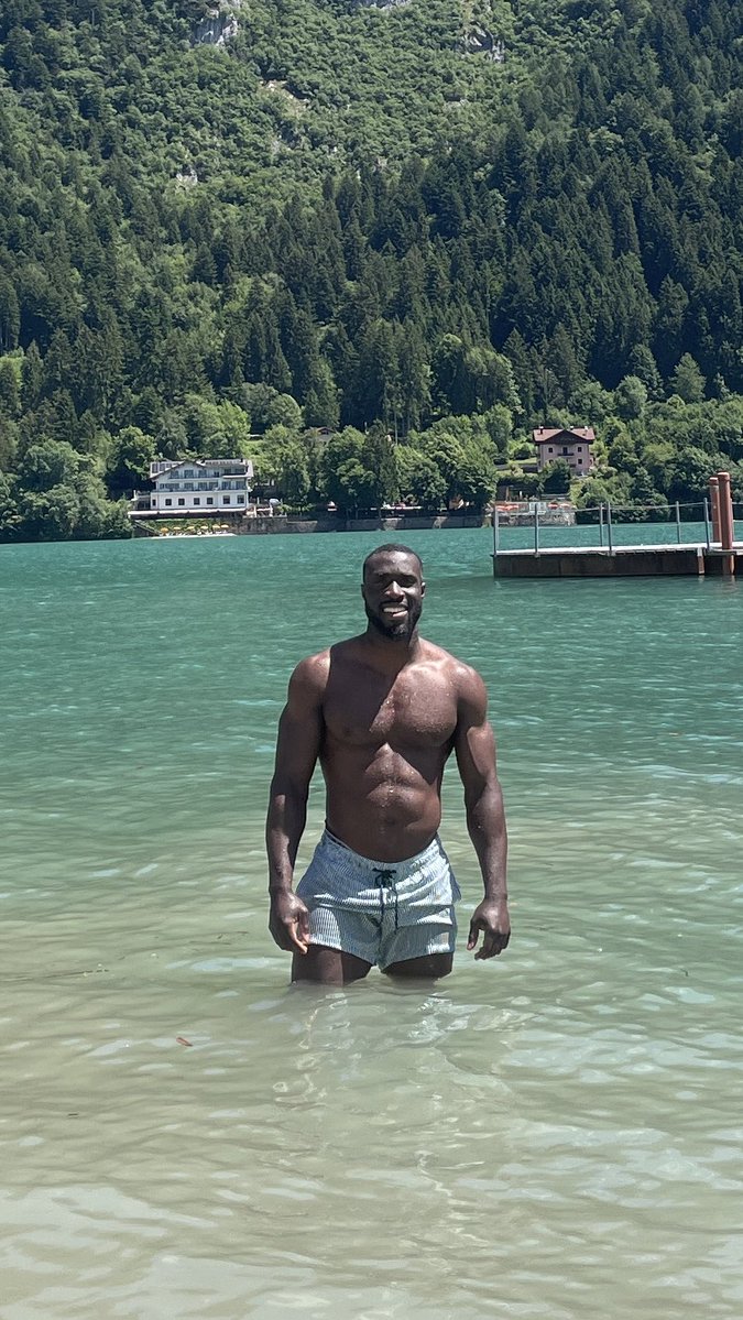 TooHotGio's tweet photo. good memories 🙂‍↔️

#BlackMan #MelaninMen #FitMen #MensPhysique #LakeDay #LakeLife #SummerVibes #GoodVibes #Lifestyle #ItalianSummer #Italy #FitnessItalia https://t.co/ZAq2Momvvb