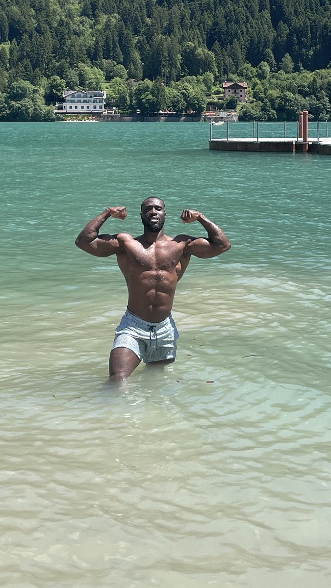 TooHotGio's tweet photo. good memories 🙂‍↔️

#BlackMan #MelaninMen #FitMen #MensPhysique #LakeDay #LakeLife #SummerVibes #GoodVibes #Lifestyle #ItalianSummer #Italy #FitnessItalia https://t.co/ZAq2Momvvb