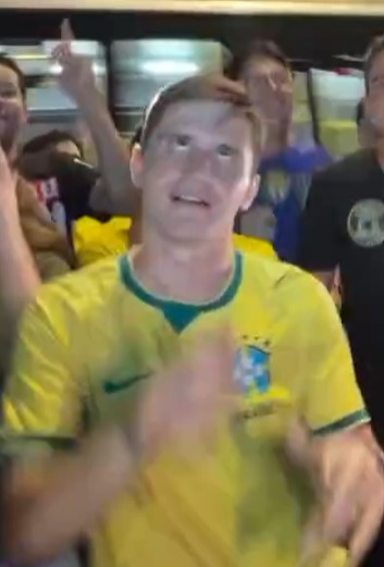 ManoWellB's tweet photo. Renan tem razão.
Estamos numa bolha, o eleitor acha que ser de direita é sobre isso no fim do dia.

Renan está fazendo a auto-critica ao vivo. Temos um novo caminho para a luta. https://t.co/Fe51BQhipd