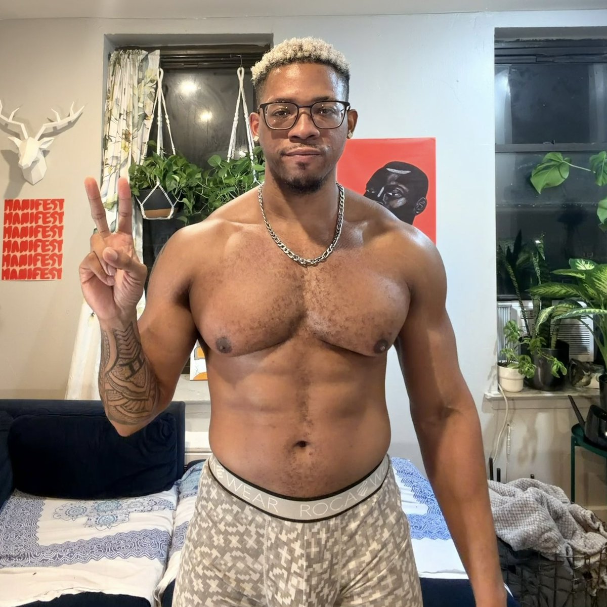Nicosaesthetic's tweet photo. Can you tell I started taking Creatine again? 🏃🏽‍♂️ https://t.co/ZD1vHC7tV7