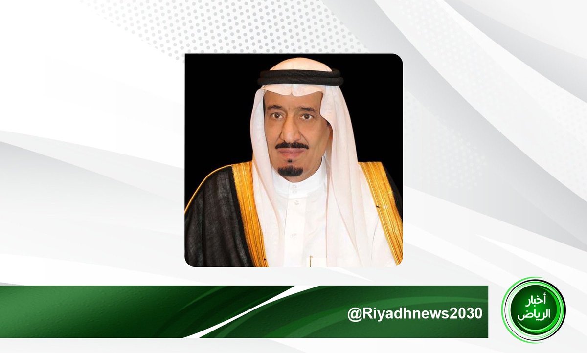 Riyadhnews2030's tweet photo. بناءً على توجيهات خادم الحرمين الشريفين الملك سلمان بن عبدالعزيز آل سعود - أيّده الله-، بالاستجابة لطلب فخامة رئيس مجلس القيادة الرئاسي اليمني الدكتور رشاد محمد العليمي، لتصحيح أوضاع جميع الموجودين في المملكة بطرق غير نظامية من الجنسية اليمنية، فقد أعلنت وزارة الداخلية البدء بإجراءات التصحيح بالتعاون مع وزارتي الخارجية والموارد البشرية والتنمية الاجتماعية والهيئة السعودية للبيانات والذكاء الاصطناعي (سدايا)، وذلك امتدادًا للدعم المستمر والمواقف الأخوية التي تقدمها قيادة المملكة العربية السعودية للشعب اليمني الشقيق.
 وأكدت وزارة الداخلية أنه للاستفادة من التصحيح يتطلب وجود جواز سفر يمني، موضحة أنه سيتم إعلان تاريخ البدء بإجراءات التصحيح وضوابطه عبر الحسابات الرسمية للمديرية العامة للجوازات والجهات ذوات العلاقة.