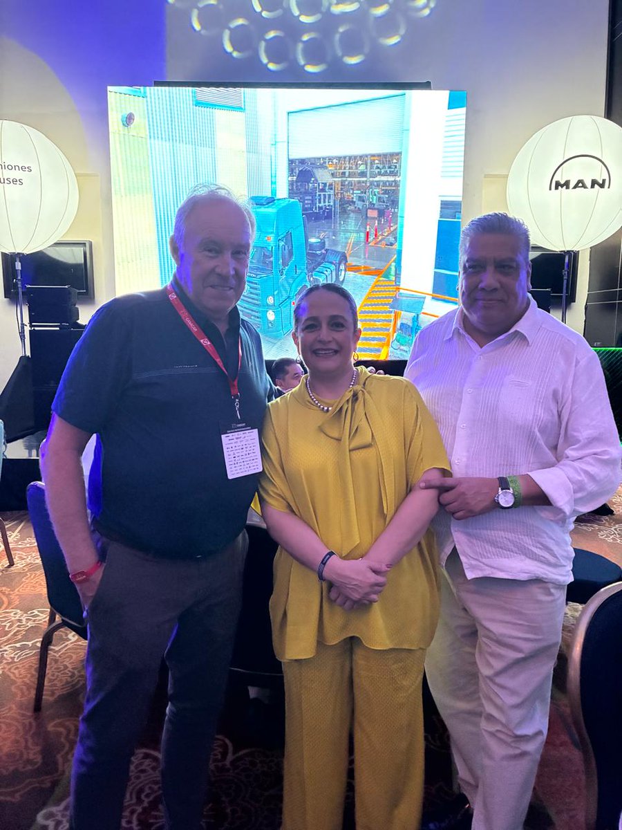 InfoTransportes's tweet photo. #InfoTransportes | Cobertura especial

@VWMANTruckBus fueron anfitriones del Open Night de la Convención @canacarmexico 2026 este domingo. @RameAugusto , dirigente de #CANACAR, dio la bienvenida a los convencionistas y agradeció a los patrocinadores de la velada. https://t.co/2sbmrtBQ9s