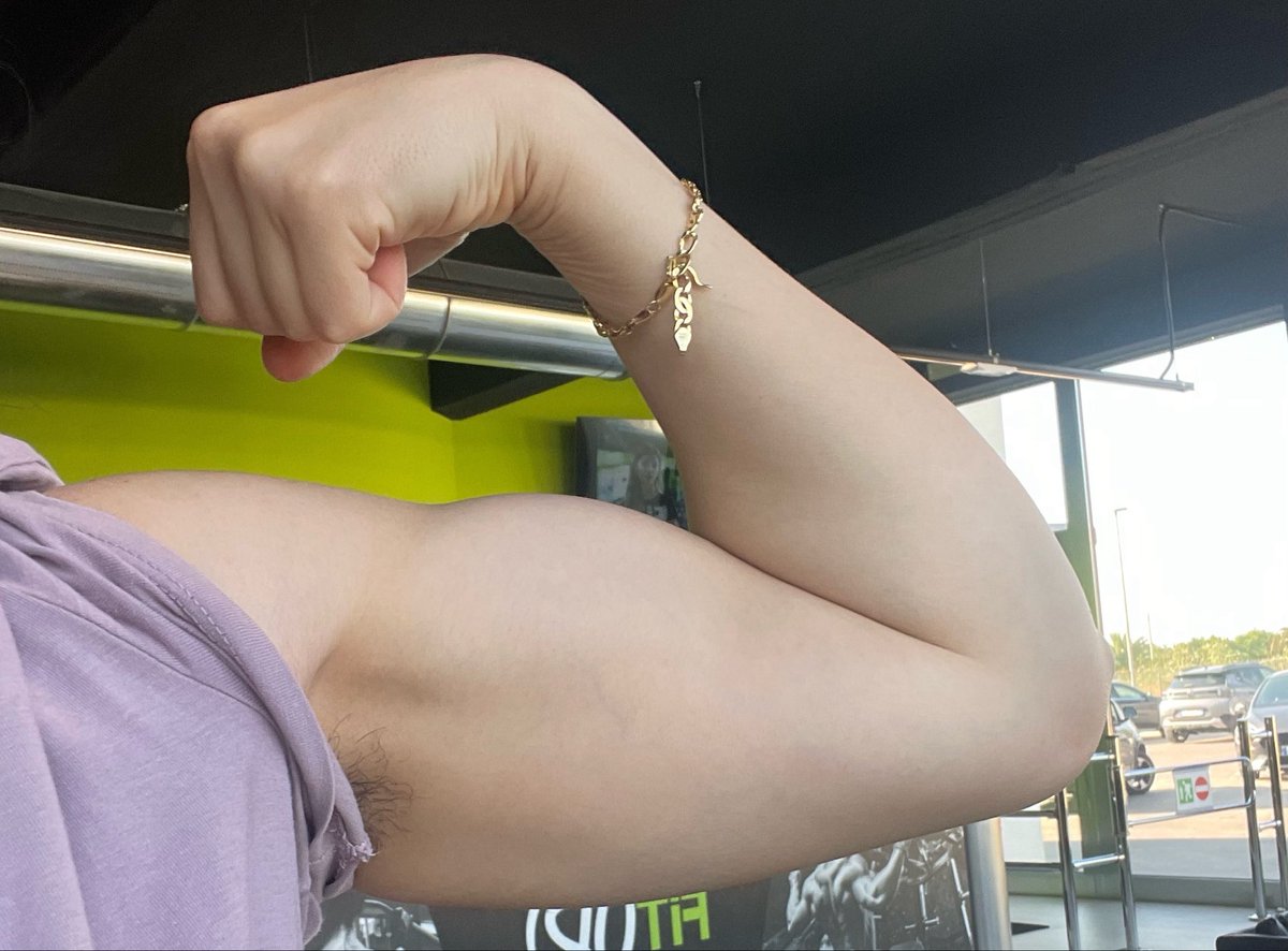 SpiderVi99's tweet photo. I took this during pump post bicep curl 🥵 https://t.co/AYQjTDPuGO