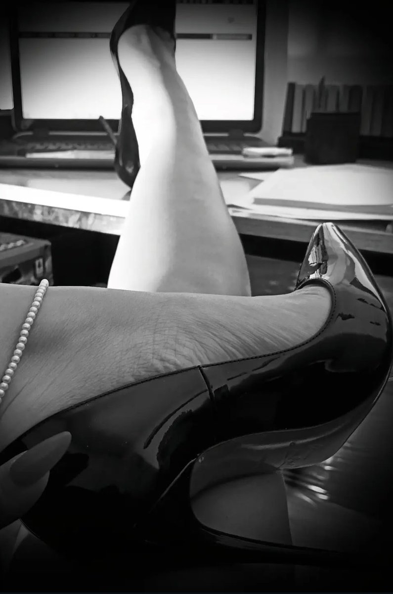 mounadomina6's tweet photo. Je démonte quel gros clébard ce soir 👀👀

En blackmail , cam feet ou autre 

#blackmail #Findom #Atm #Soumi https://t.co/ibWAVCqjri